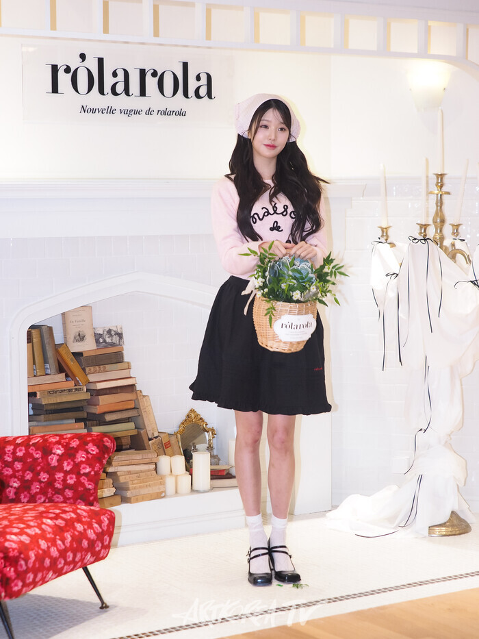 로라로라 플래그십스토어 한남점 오픈기념 포토월 행사(아이브 장원영) 2024.09.26 사진 ⓒ아트코리아방송 이용선 기자