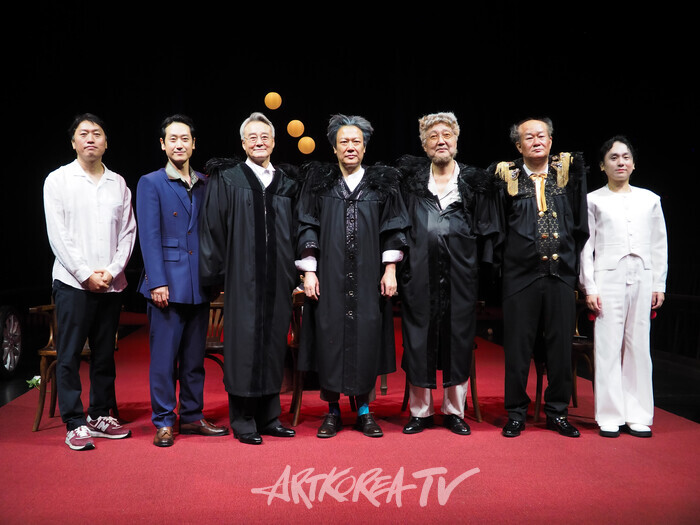연극 '트랩' 프레스콜 (사진 왼쪽부터 하수민 연출, 김명기, 남명렬, 강신구, 김신기, 손성호,이승우) 2024.09.27 사진 ⓒ아트코리아방송 이용선 기자