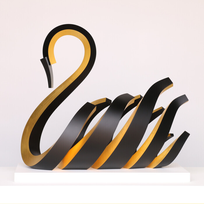 이상수, sleeping swan (black, gold)_60x30x53(h)cm_paint on resin, 24k gold leaf_2023