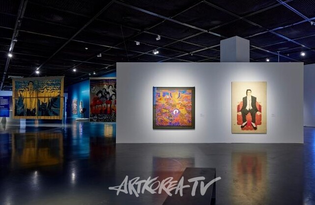 끝없이 갈라지는 세계의 끝에서