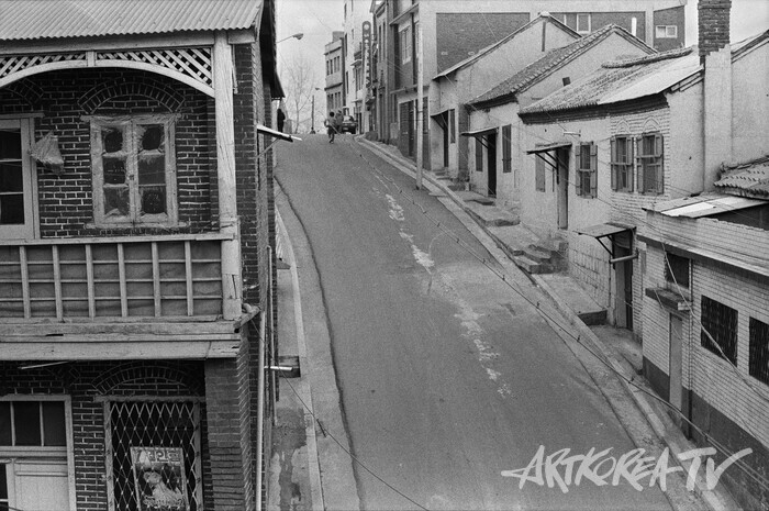 인천 청관 언덕길, 1987 ⓒ 김보섭