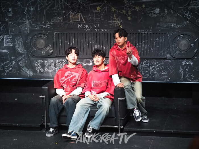 연극 '킬롤로지' 프레스콜(데이비 역 최석진, 안지환, 안동구). 2024.10.02 사진 ⓒ아트코리아방송 이용선 기자