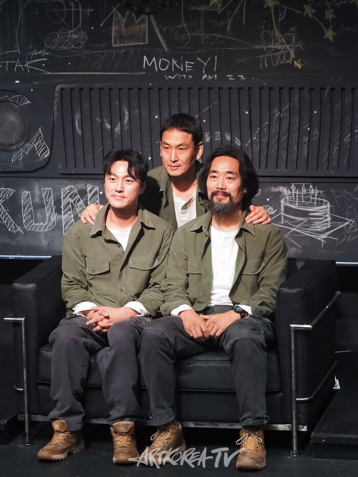 연극 '킬롤로지' 프레스콜(알란 역의  김수현, 이상홍, 최영준). 2024.10.02 사진 ⓒ아트코리아방송 이용선 기자