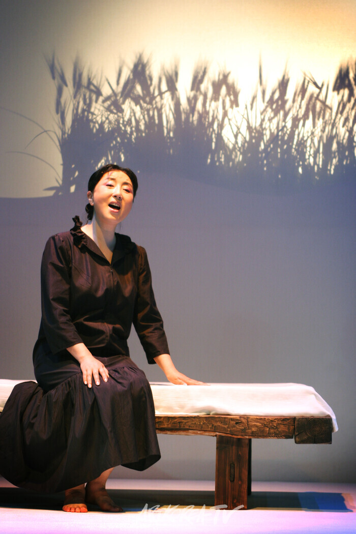 '벽 속의 요정'(김성녀). 제공 극단미추