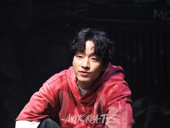 연극 '킬롤로지' 프레스콜(데이비 역의 안지환). 2024.10.02 사진 ⓒ아트코리아방송 이용선 기자