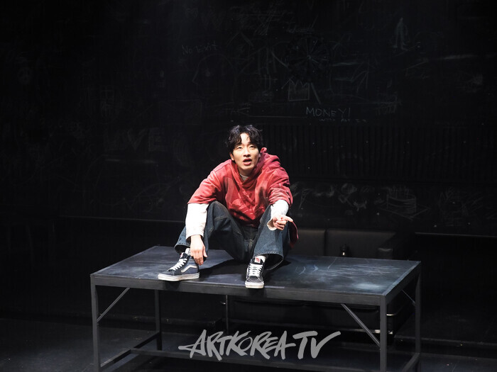 연극 '킬롤로지' 프레스콜(데이비 역의 안지환). 2024.10.02 사진 ⓒ아트코리아방송 이용선 기자