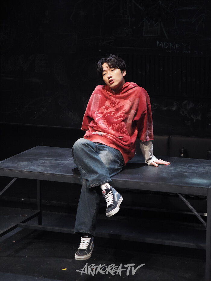 연극 '킬롤로지' 프레스콜(데이비 역의 안지환). 2024.10.02 사진 ⓒ아트코리아방송 이용선 기자