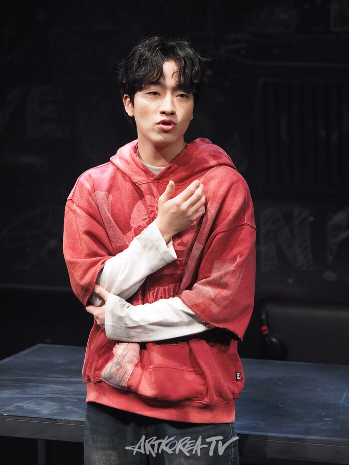 연극 '킬롤로지' 프레스콜(데이비 역의 안지환). 2024.10.02 사진 ⓒ아트코리아방송 이용선 기자