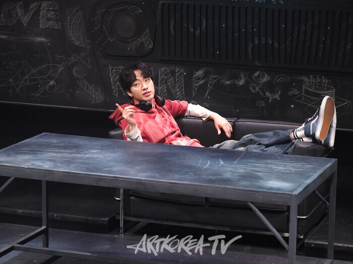 연극 '킬롤로지' 프레스콜(데이비 역의 안지환). 2024.10.02 사진 ⓒ아트코리아방송 이용선 기자