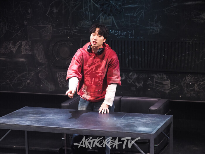 연극 '킬롤로지' 프레스콜(데이비 역의 안지환). 2024.10.02 사진 ⓒ아트코리아방송 이용선 기자