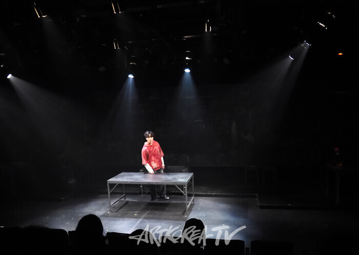 연극 '킬롤로지' 프레스콜(데이비 역의 안지환). 2024.10.02 사진 ⓒ아트코리아방송 이용선 기자
