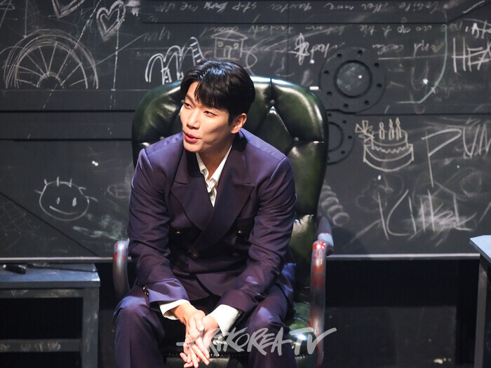 연극 '킬롤로지' 프레스콜(폴 역의 김경남). 2024.10.02 사진 ⓒ아트코리아방송 이용선 기자