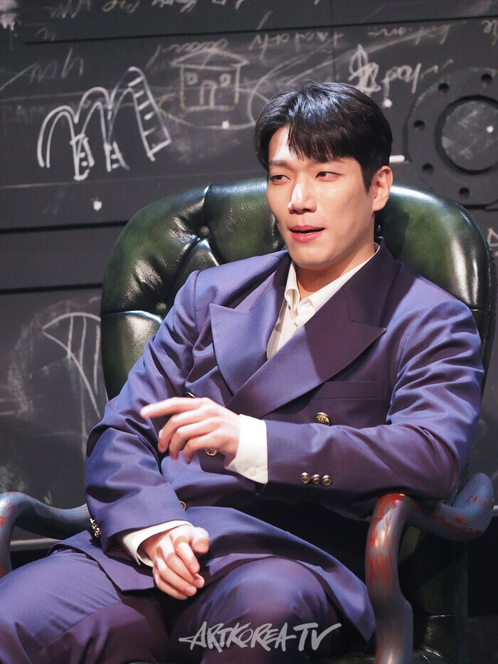 연극 '킬롤로지' 프레스콜(폴 역의 김경남). 2024.10.02 사진 ⓒ아트코리아방송 이용선 기자