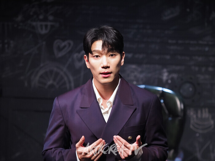 연극 '킬롤로지' 프레스콜(폴 역의 김경남). 2024.10.02 사진 ⓒ아트코리아방송 이용선 기자