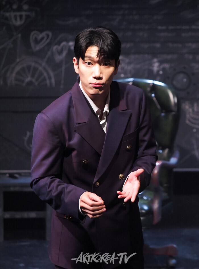 연극 '킬롤로지' 프레스콜(폴 역의 김경남). 2024.10.02 사진 ⓒ아트코리아방송 이용선 기자