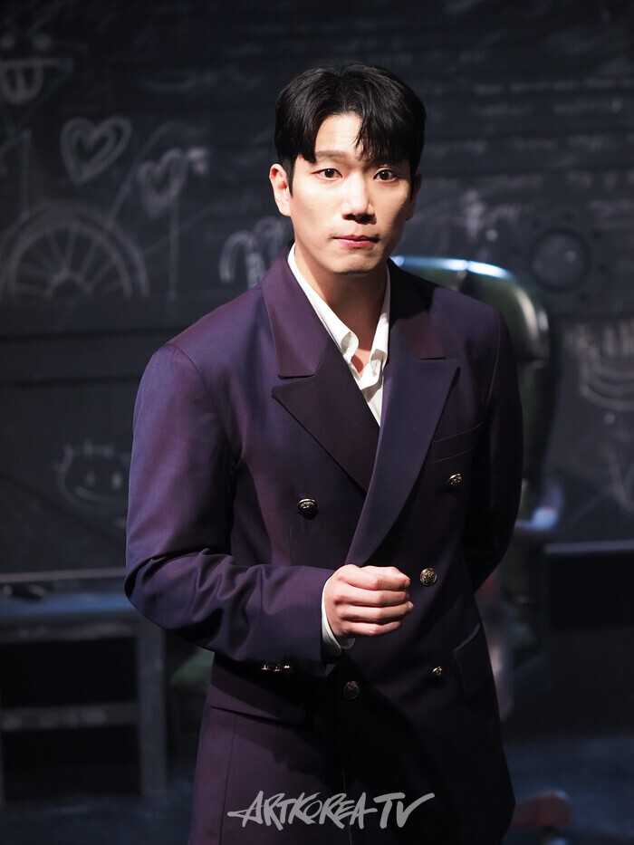 연극 '킬롤로지' 프레스콜(폴 역의 김경남). 2024.10.02 사진 ⓒ아트코리아방송 이용선 기자