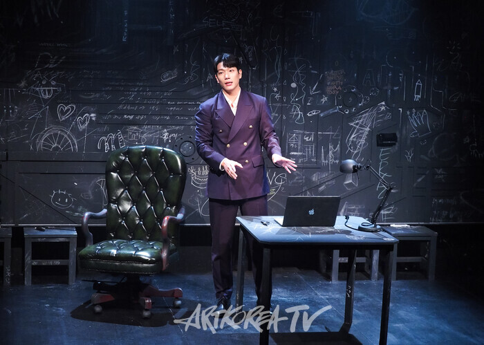 연극 '킬롤로지' 프레스콜(폴 역의 김경남). 2024.10.02 사진 ⓒ아트코리아방송 이용선 기자