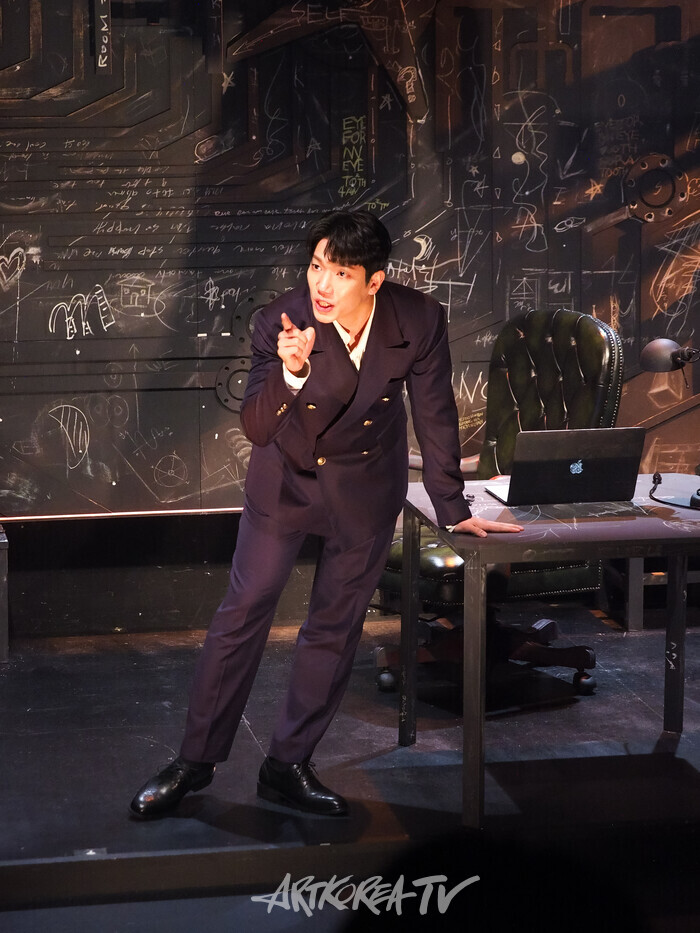 연극 '킬롤로지' 프레스콜(폴 역의 김경남). 2024.10.02 사진 ⓒ아트코리아방송 이용선 기자