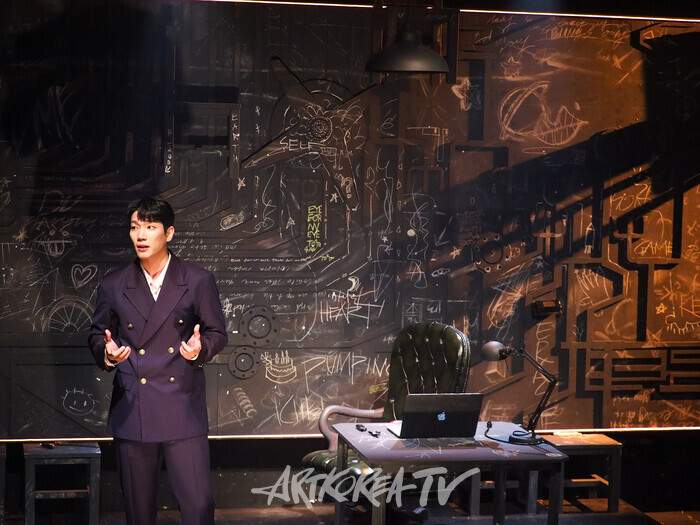 연극 '킬롤로지' 프레스콜(폴 역의 김경남). 2024.10.02 사진 ⓒ아트코리아방송 이용선 기자