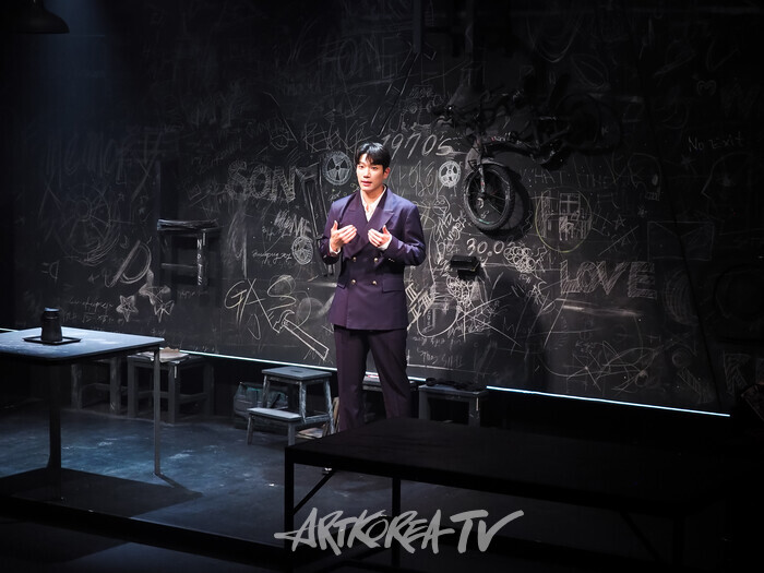 연극 '킬롤로지' 프레스콜(폴 역의 김경남). 2024.10.02 사진 ⓒ아트코리아방송 이용선 기자