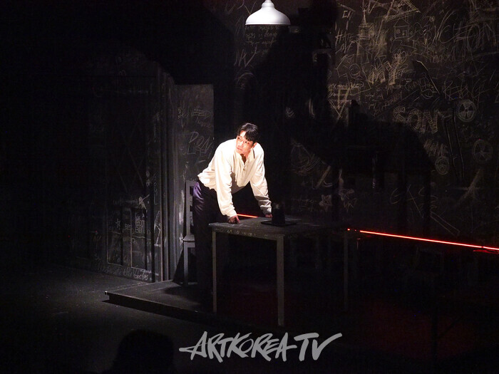 연극 '킬롤로지' 프레스콜(폴 역의 김경남). 2024.10.02 사진 ⓒ아트코리아방송 이용선 기자