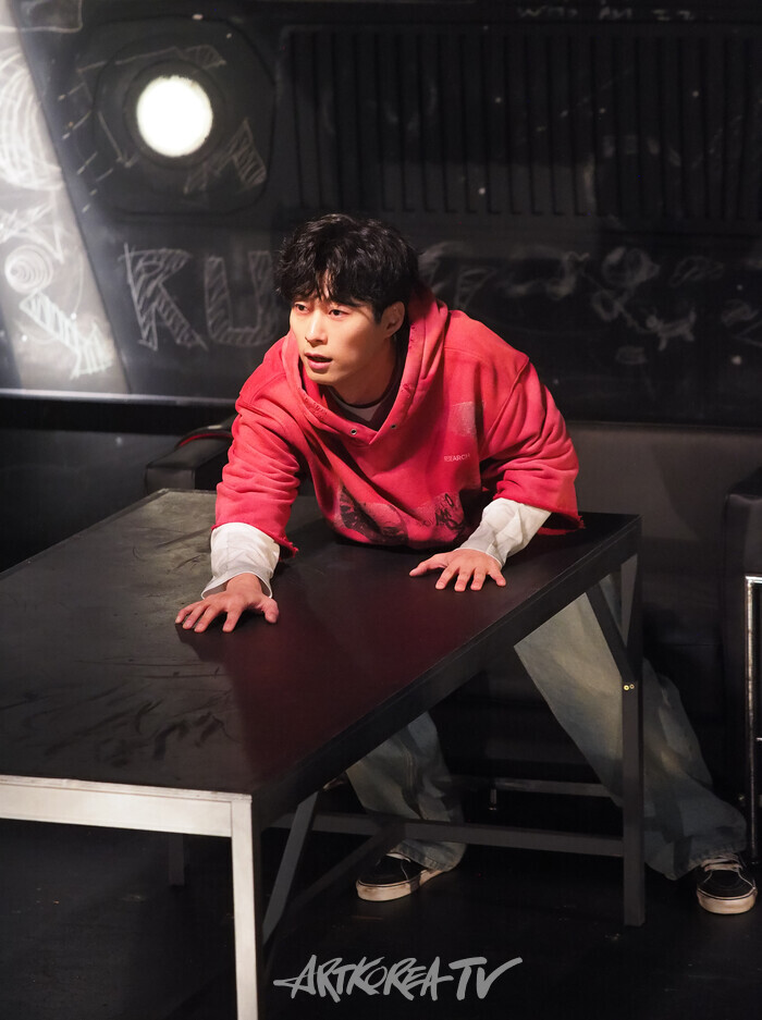 연극 '킬롤로지' 프레스콜(데이비 역의 안동구). 2024.10.02 사진 ⓒ아트코리아방송 이용선 기자