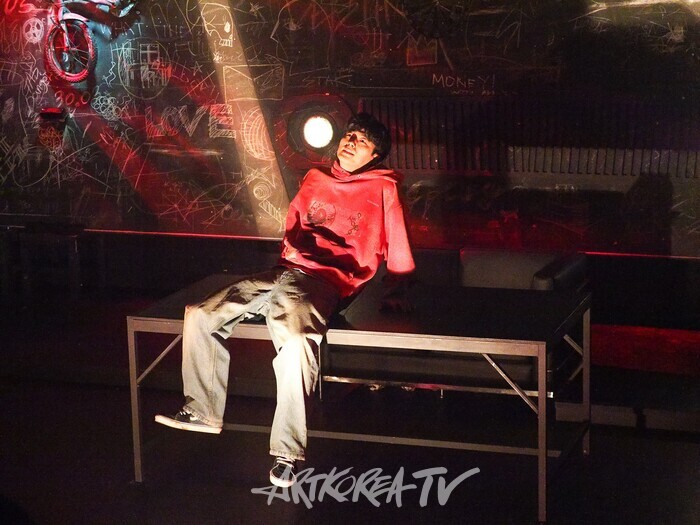 연극 '킬롤로지' 프레스콜(데이비 역의 안동구). 2024.10.02 사진 ⓒ아트코리아방송 이용선 기자