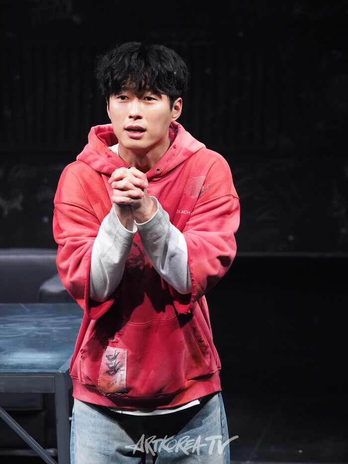 연극 '킬롤로지' 프레스콜(데이비 역의 안동구). 2024.10.02 사진 ⓒ아트코리아방송 이용선 기자