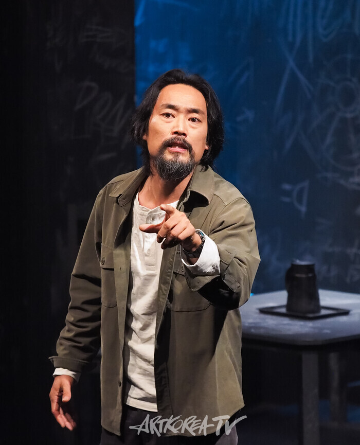 연극 '킬롤로지' 프레스콜(알란 역의 이상홍). 2024.10.02 사진 ⓒ아트코리아방송 이용선 기자