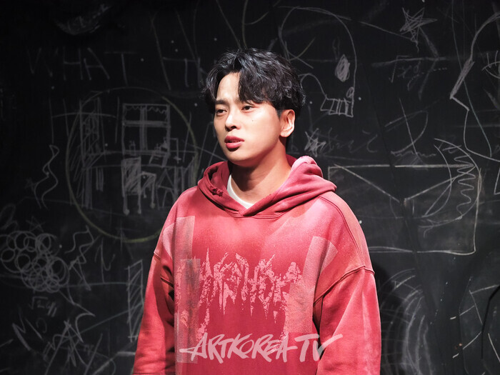 연극 '킬롤로지' 프레스콜(데이비 역의 최석진). 2024.10.02 사진 ⓒ아트코리아방송 이용선 기자