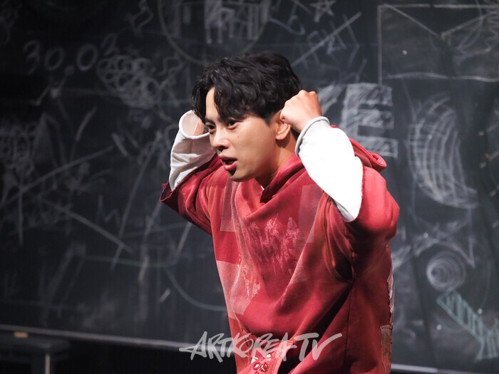 연극 '킬롤로지' 프레스콜(데이비 역의 최석진). 2024.10.02 사진 ⓒ아트코리아방송 이용선 기자