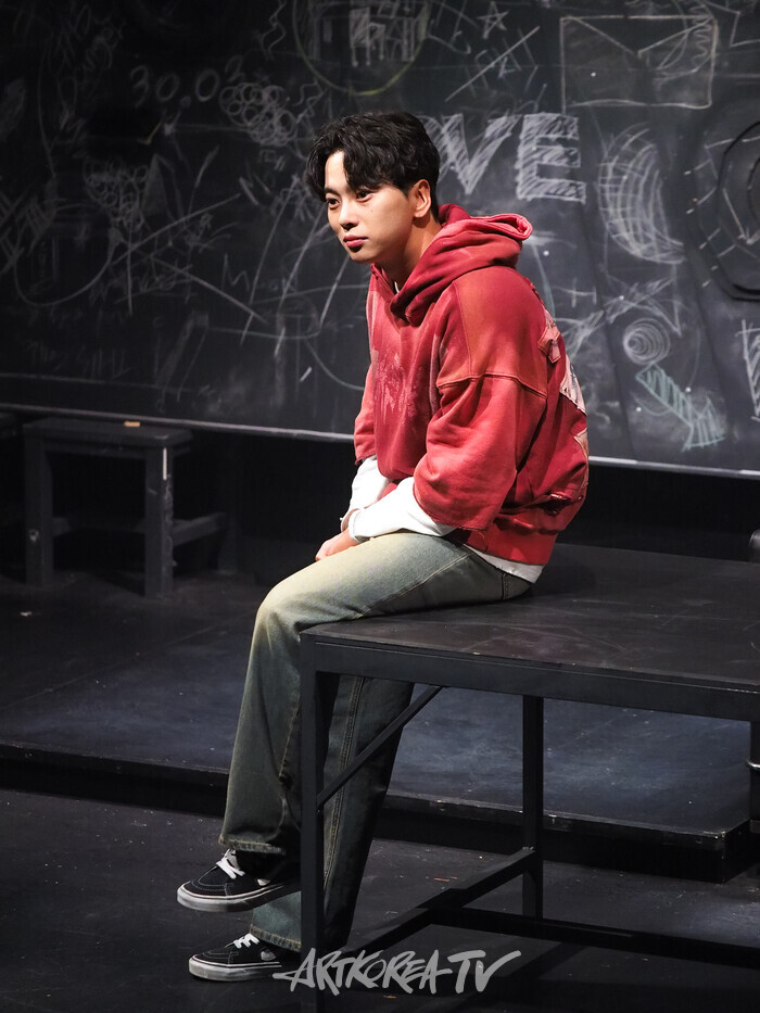 연극 '킬롤로지' 프레스콜(데이비 역의 최석진). 2024.10.02 사진 ⓒ아트코리아방송 이용선 기자