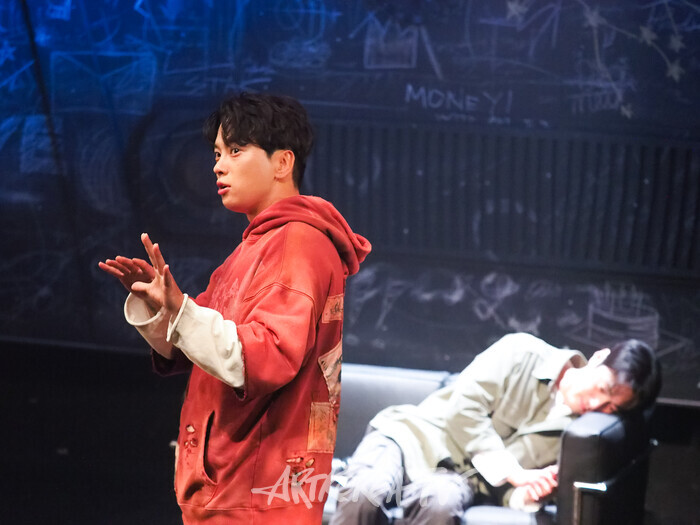 연극 '킬롤로지' 프레스콜(데이비 역의 최석진). 2024.10.02 사진 ⓒ아트코리아방송 이용선 기자