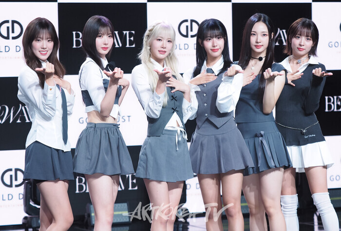 비웨이브(BEWAVE) 첫 번째 싱글 앨범 '비 유어 웨이브'(Be your Wave) 발매 기념 쇼케이스(사진 왼쪽부터 윤슬-고운-레나-제나-아인-지언) 2024.10.10 사진 ⓒ아트코리아방송 이용선 기자