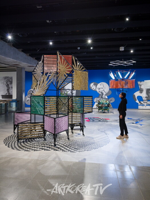 《양혜규: 윤년》 전시전경영국 런던 헤이워드 갤러리, 2024사진: Mark BlowerCourtesy of the artist and the Hayward Gallery이미지 제공: 국제갤러리