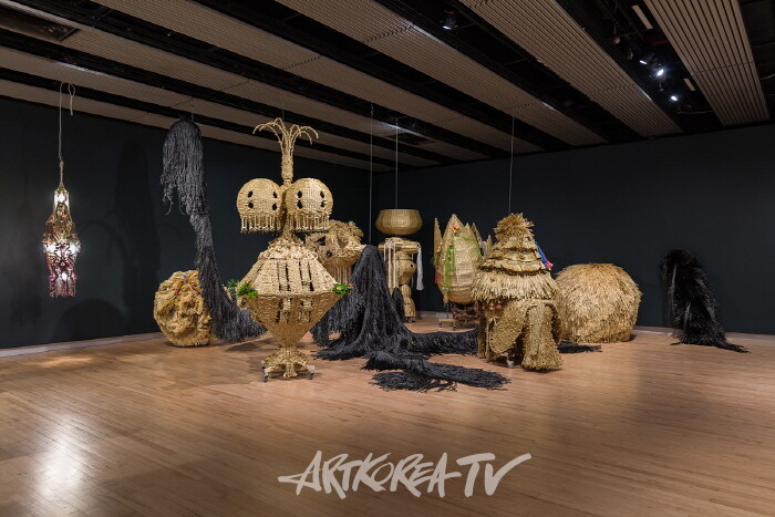 《양혜규: 윤년》 전시전경영국 런던 헤이워드 갤러리, 2024사진: Mark BlowerCourtesy of the artist and the Hayward Gallery이미지 제공: 국제갤러리