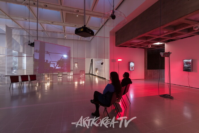 《양혜규: 윤년》 전시전경영국 런던 헤이워드 갤러리, 2024사진: Mark BlowerCourtesy of the artist and the Hayward Gallery이미지 제공: 국제갤러리