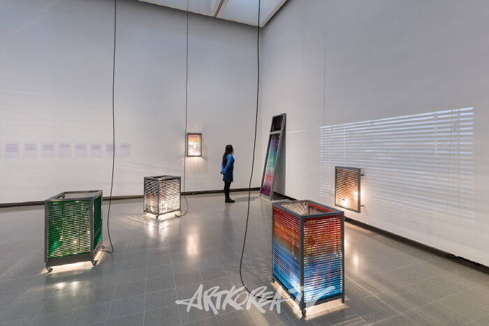 《양혜규: 윤년》 전시전경영국 런던 헤이워드 갤러리, 2024사진: Mark BlowerCourtesy of the artist and the Hayward Gallery이미지 제공: 국제갤러리