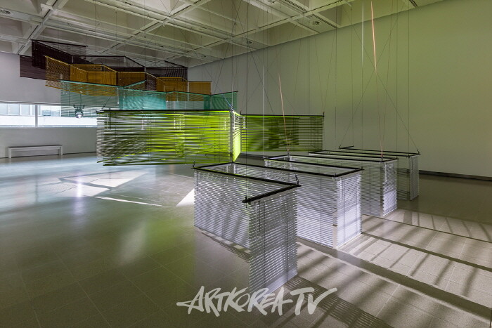 《양혜규: 윤년》 전시전경영국 런던 헤이워드 갤러리, 2024사진: Mark BlowerCourtesy of the artist and the Hayward Gallery이미지 제공: 국제갤러리