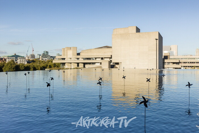 《양혜규: 윤년》 전시전경영국 런던 헤이워드 갤러리, 2024사진: Mark BlowerCourtesy of the artist and the Hayward Gallery이미지 제공: 국제갤러리