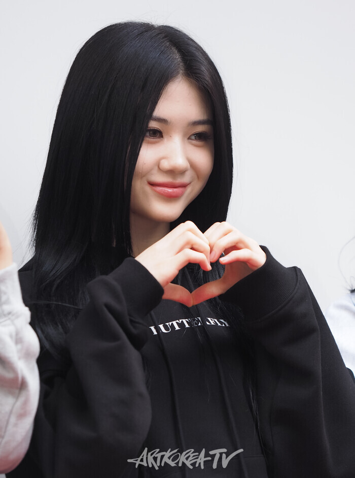 ​닉앤니콜 명동 플래그십스토어 그랜드 오픈 포토월 행사(베베) 2024.10.11 사진 ⓒ아트코리아방송 이용선 기자​