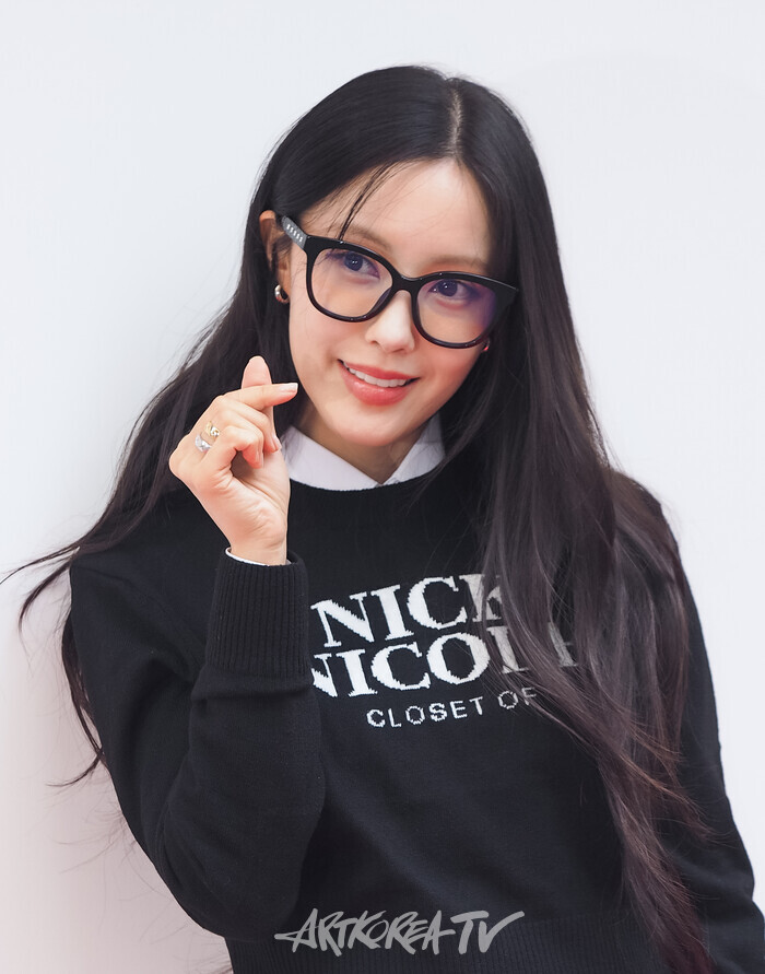 ​닉앤니콜 명동 플래그십스토어 그랜드 오픈 포토월 행사(효민) 2024.10.11 사진 ⓒ아트코리아방송 이용선 기자​