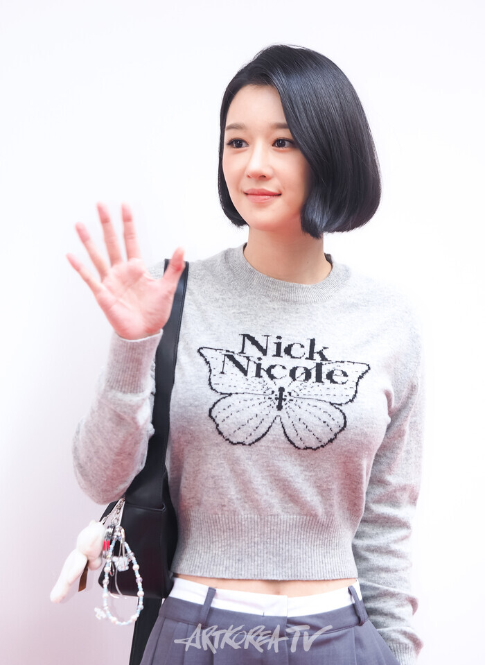 닉앤니콜 명동 플래그십스토어 그랜드 오픈 포토월 행사(서예지) 2024.10.11 사진 ⓒ아트코리아방송 이용선 기자​