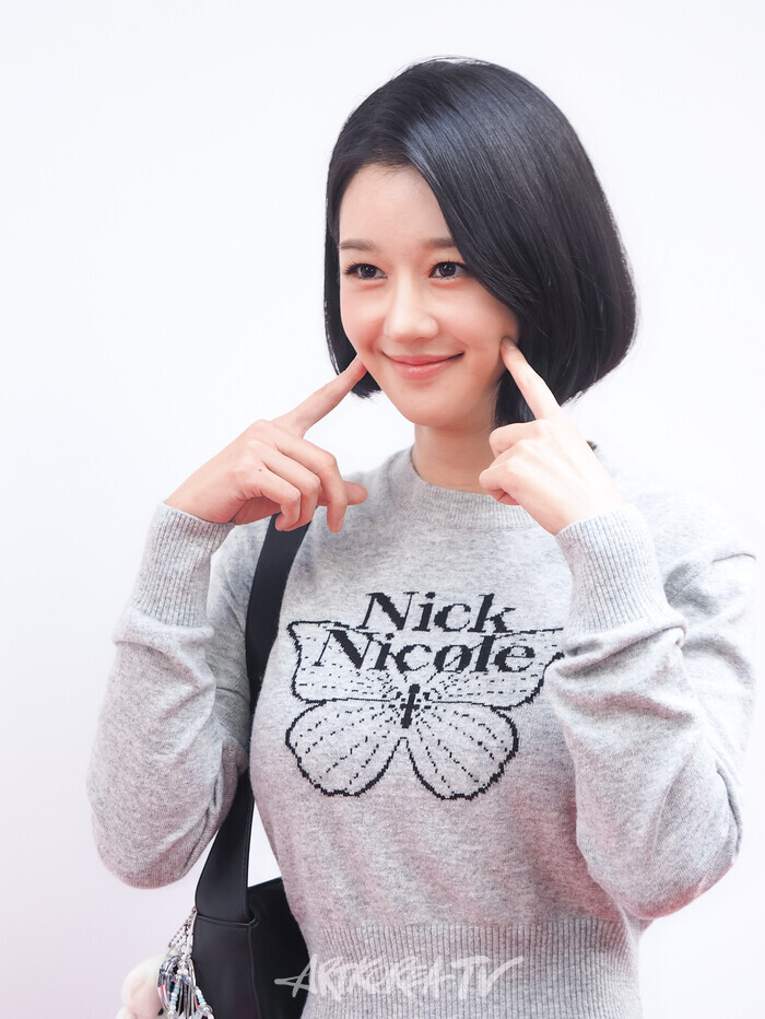 닉앤니콜 명동 플래그십스토어 그랜드 오픈 포토월 행사(서예지) 2024.10.11 사진 ⓒ아트코리아방송 이용선 기자​