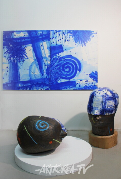 head, 가변크기, ceramic, acrylic on canvas, 2024