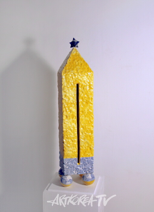 monument memorial, 20x80x20 ceramic, 2024