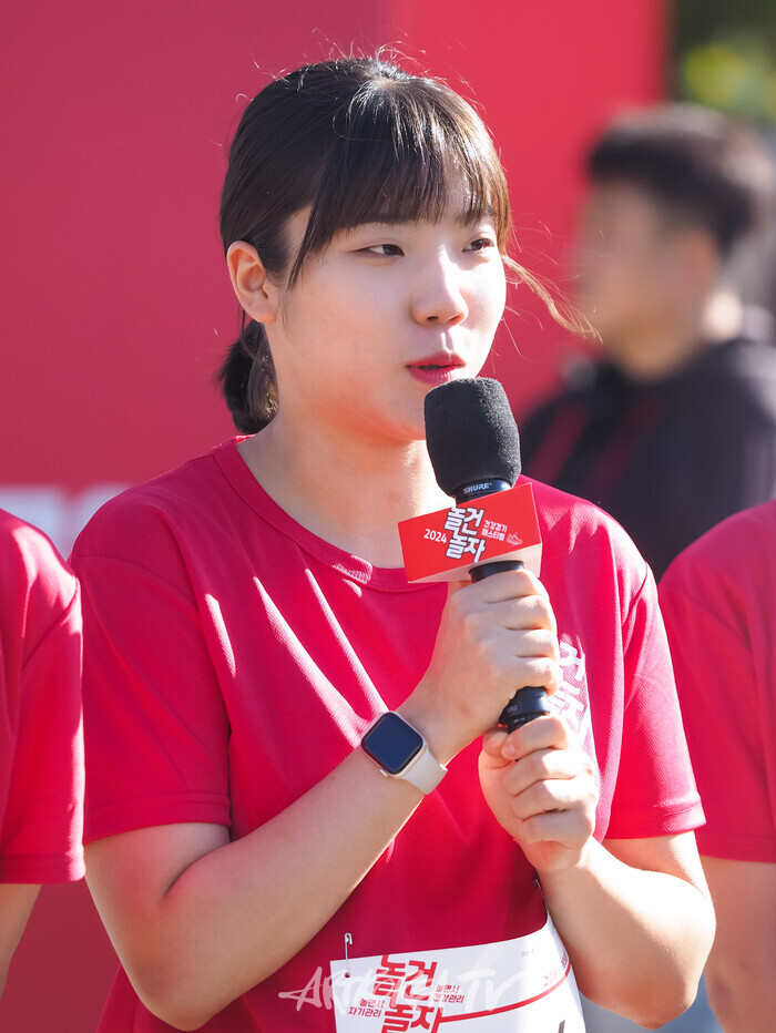 2024 '놀건 놀자! 건강걷기 페스티벌'(펜싱 국가대표 전하영). 2024.10.19 사진 ⓒ아트코리아방송 이용선 기자​