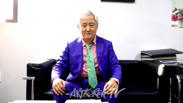 김달진미술자료박물관 관장