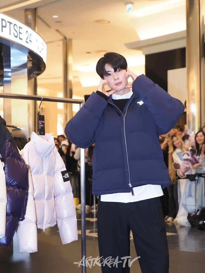 노스페이스 부산광역시 해운대구 신세계백화점 센텀시티점 눕시 24(NUPTSE 24) 팝업스토어 오픈 기념 행사(차은우) 2024.10.25 사진 ⓒ아트코리아방송 이용선 기자​