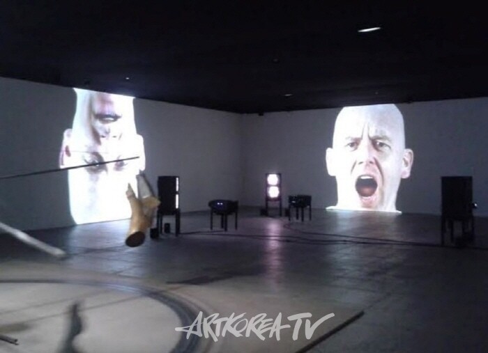 Bruce Nauman, Anthro/Socio (Rinde Spinning), 1992